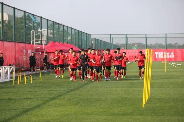 多支专业队集结海口观澜湖 体育小镇迎冬训热潮