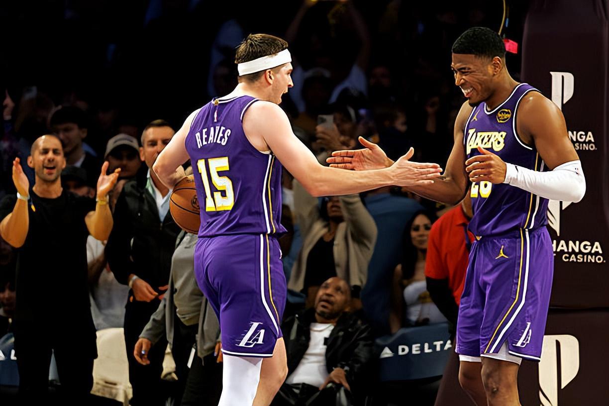 开云权威入口-进攻端的作用太突出了,湖人还是应该让锋线大将赶紧回归先发?